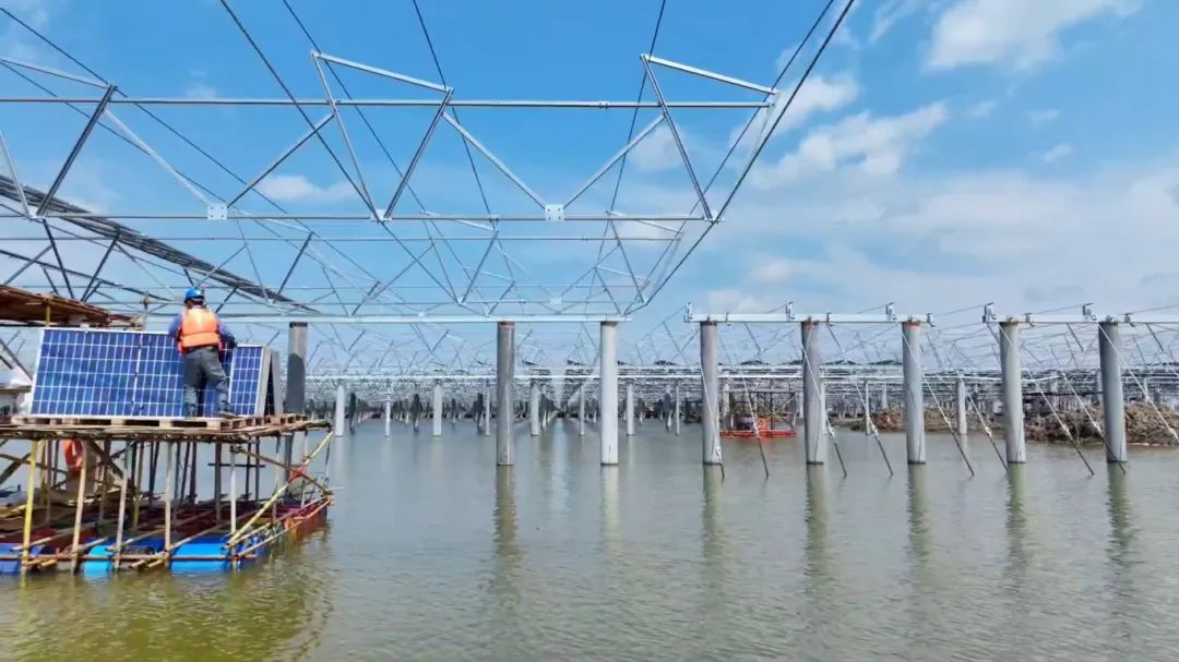 深圳安泰科助力三峽青口鹽場項目,柔性支架引領漁光互補新潮流(圖2) 深圳安泰科助力三峽青口鹽場項目,柔性支架引領漁光互補新潮流(圖2)